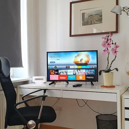 Quiet 2-Room Flat, Walking Distance To City Centre Wina Bagian luar foto