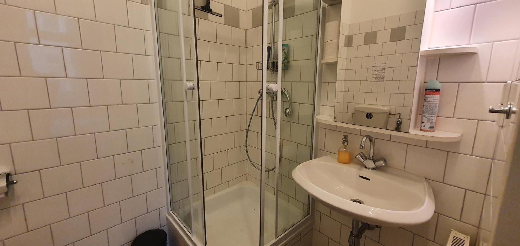 Quiet 2-Room Flat, Walking Distance To City Centre Wina Bagian luar foto