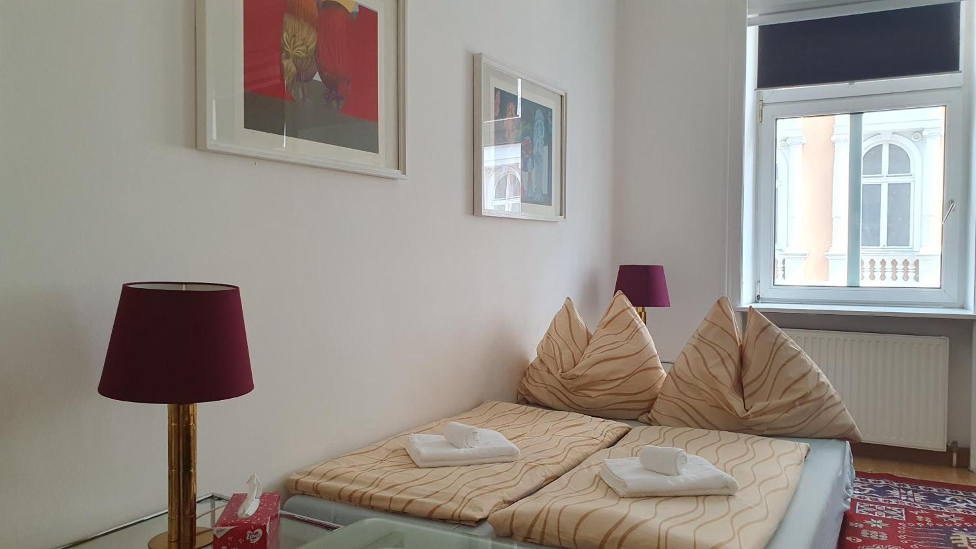 Quiet 2-Room Flat, Walking Distance To City Centre Wina Bagian luar foto