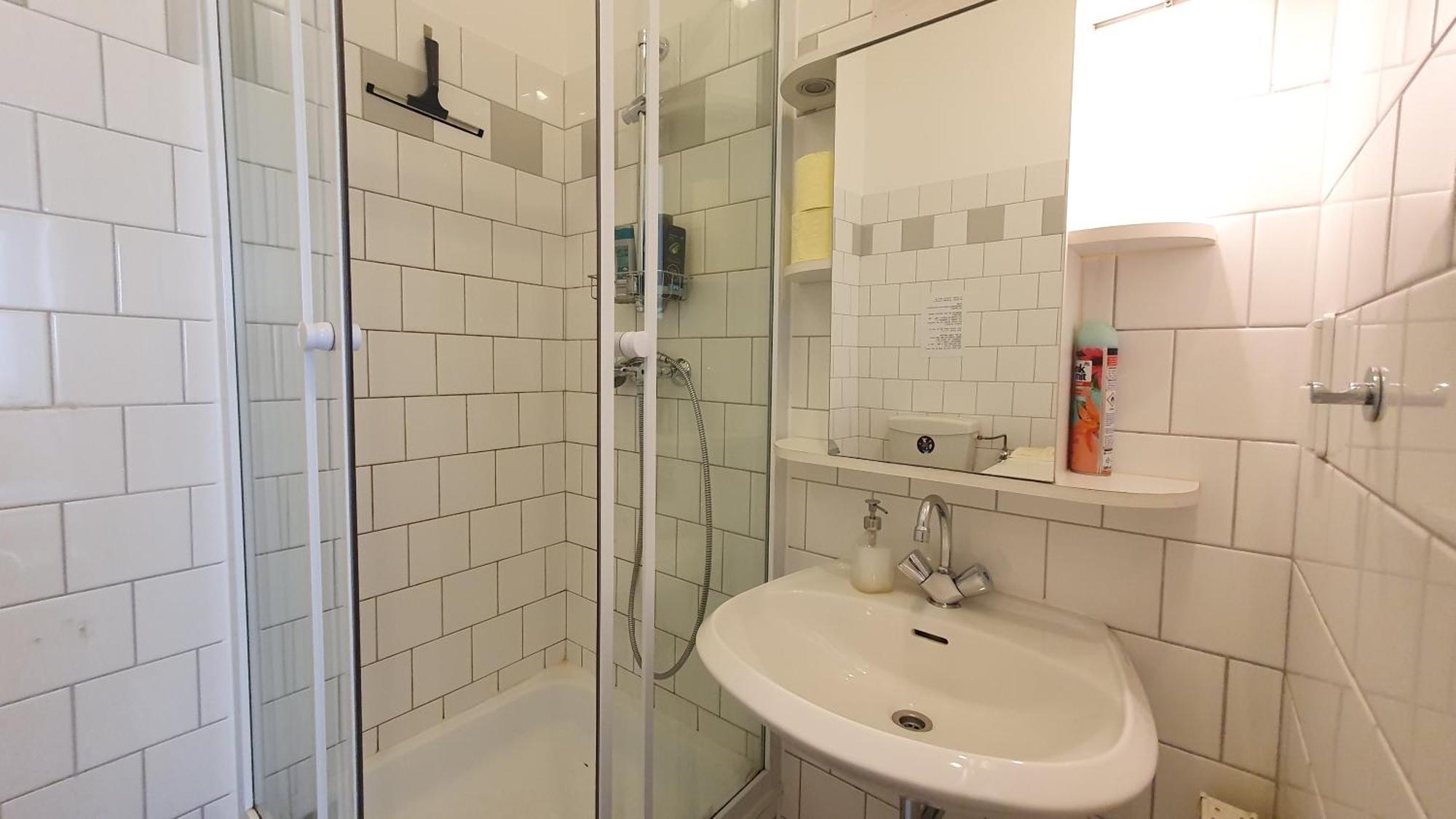 Quiet 2-Room Flat, Walking Distance To City Centre Wina Bagian luar foto